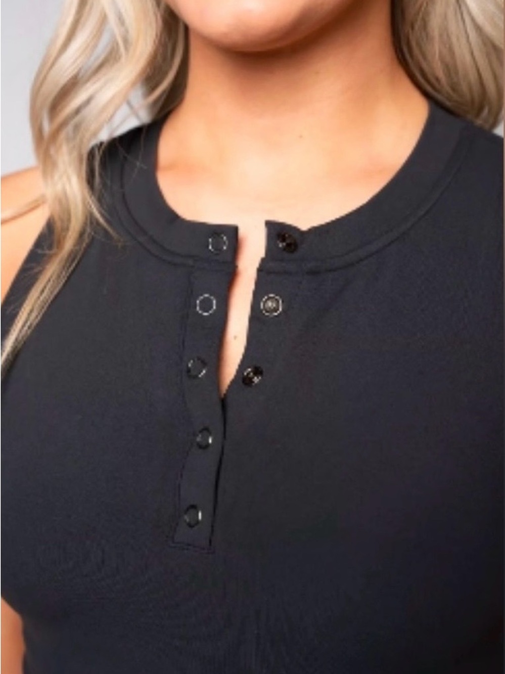 P'Tula Henley Crop Top - Picture 3 of 11